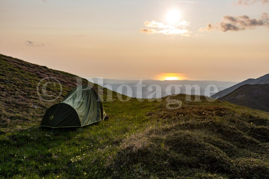 Tenda e alba sul mare!